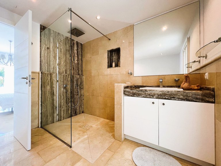 Villa for Sale in Marbella, Malaga 22