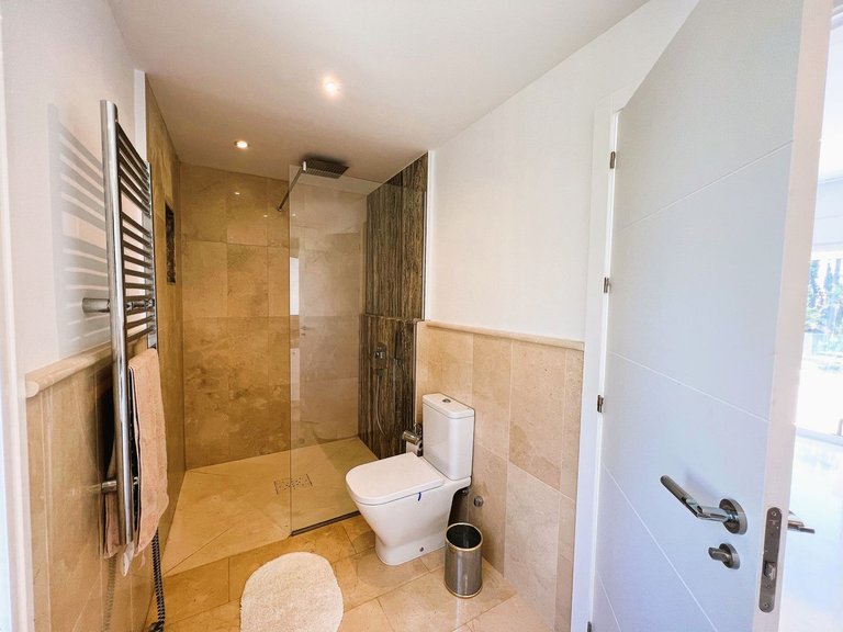 Villa for Sale in Marbella, Malaga 24