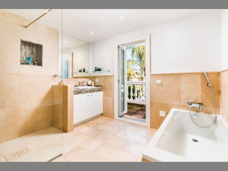 Villa for Sale in Marbella, Malaga 27