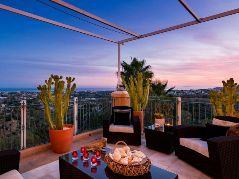 Penthouse for Sale in Benahavis, Malaga 1