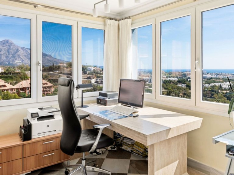 Penthouse for Sale in Benahavis, Malaga 5
