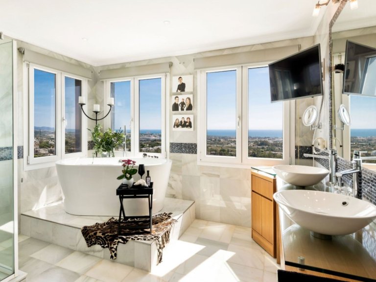 Penthouse for Sale in Benahavis, Malaga 3