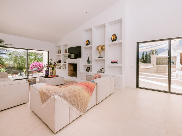 Villa for Sale in Santa Eulalia Del Río Balearic Islands 12