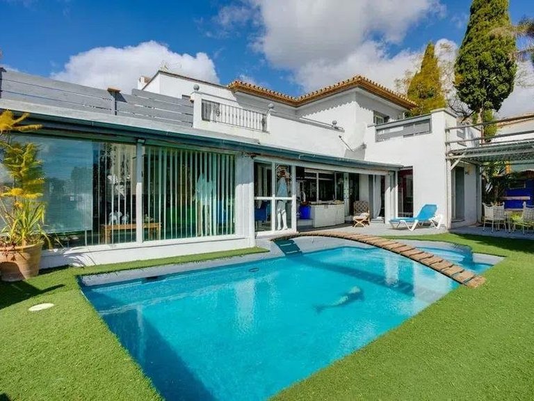 Villa for Sale in Estepona Malaga 1