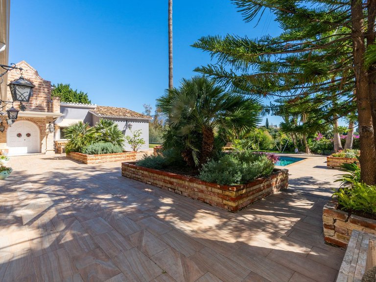 Villa for Sale in Benahavis Malaga 37