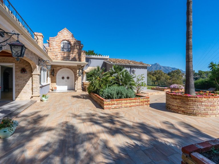 Villa for Sale in Benahavis Malaga 30
