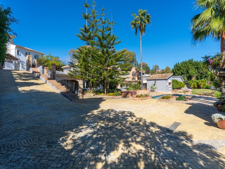 Villa for Sale in Benahavis Malaga 44