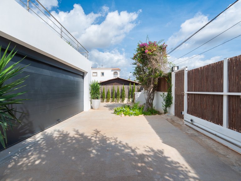 Villa for Sale in Santa Eulalia Del Río Balearic Islands 34