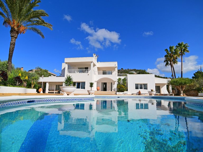 Villa for Sale in Santa Eulalia Del Río Balearic Islands 1
