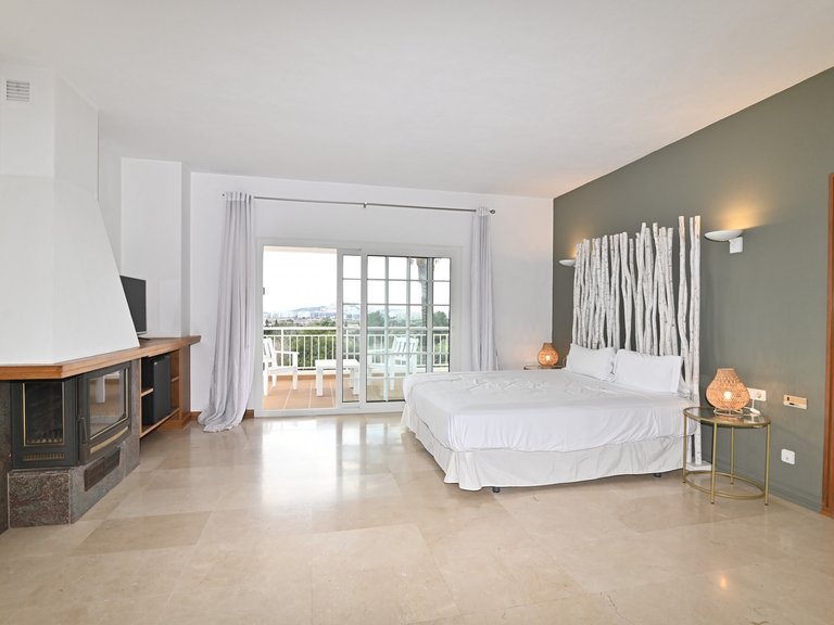 Villa for Sale in Santa Eulalia Del Río Balearic Islands 32