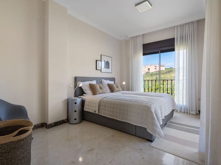 Villa for Sale in Azata Golf, Estepona, Malaga 11