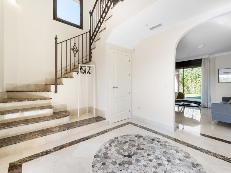 Villa for Sale in Azata Golf, Estepona, Malaga 8