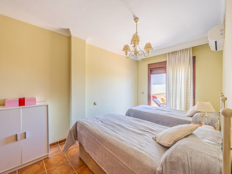 Town House for Sale in Alcaidesa, Cadiz 38