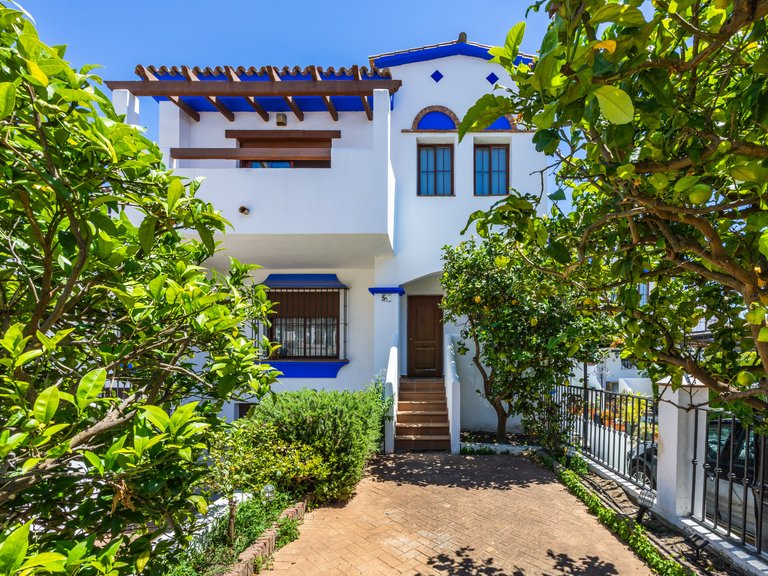 Town House for Sale in Alcaidesa, Cadiz 2
