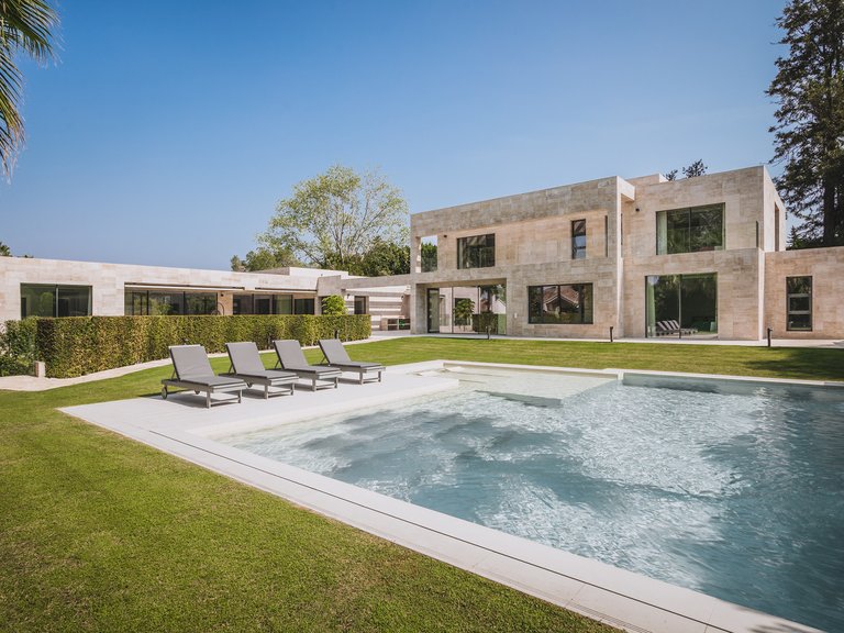 Villa for Sale in Sotogrande, Cadiz 1