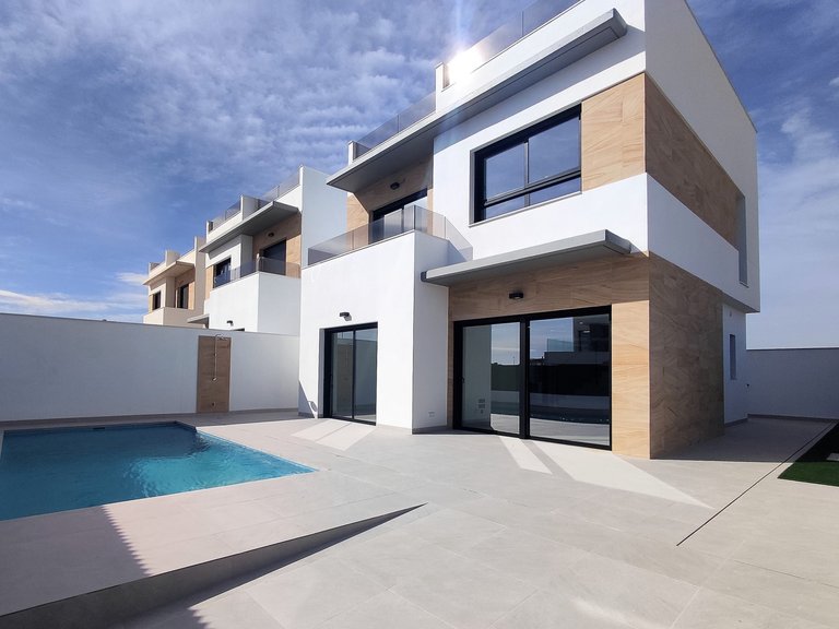 Villa for Sale in Benijofar, Alicante 1