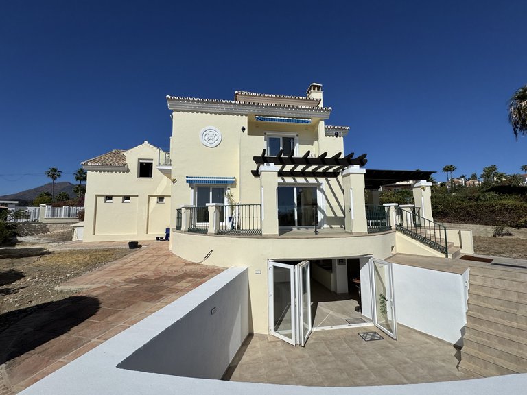 Villa for Sale in Puerto Romano, Estepona, Malaga 11