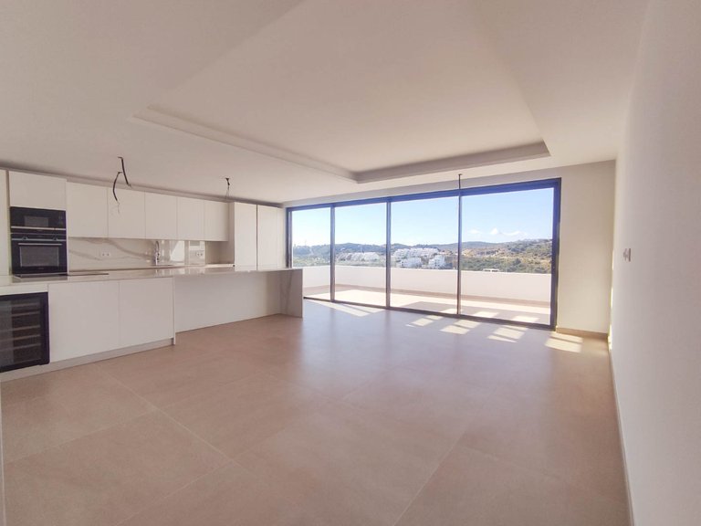 Penthouse for Sale in Arroyo de Enmedio, Estepona, Malaga 3