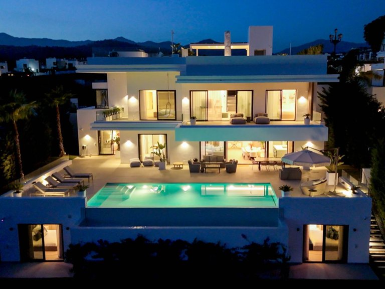 Apartment for Sale  in Estepona, Malaga 2