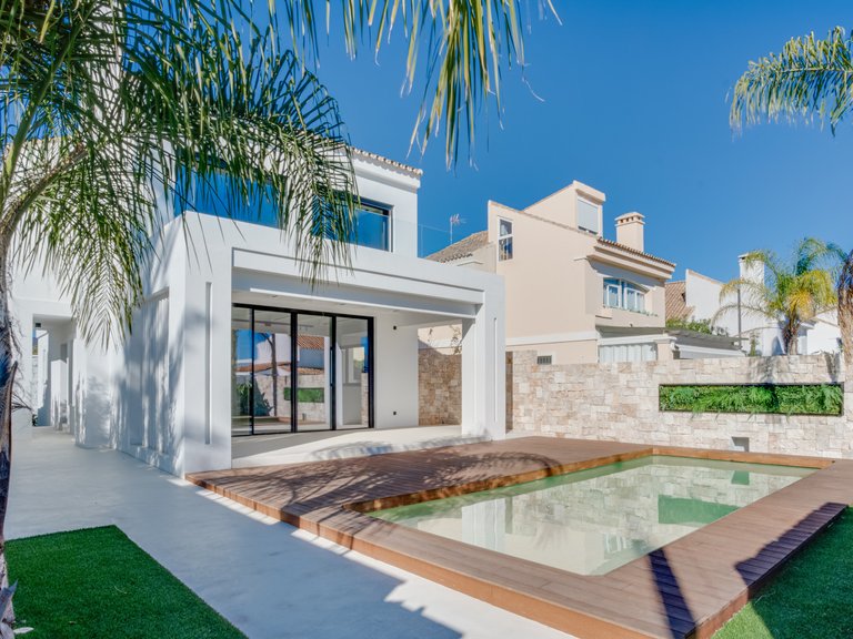 Apartment for Sale  in Estepona, Malaga 1