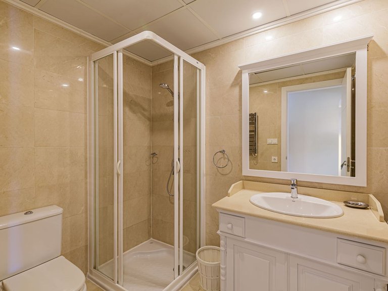 Apartment for Sale  in Benahavis, Malaga 9