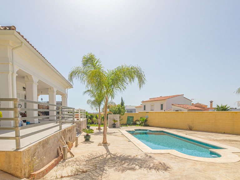 Apartment for Sale  in Pueblo Nuevo De Guadiaro, Cadiz 2