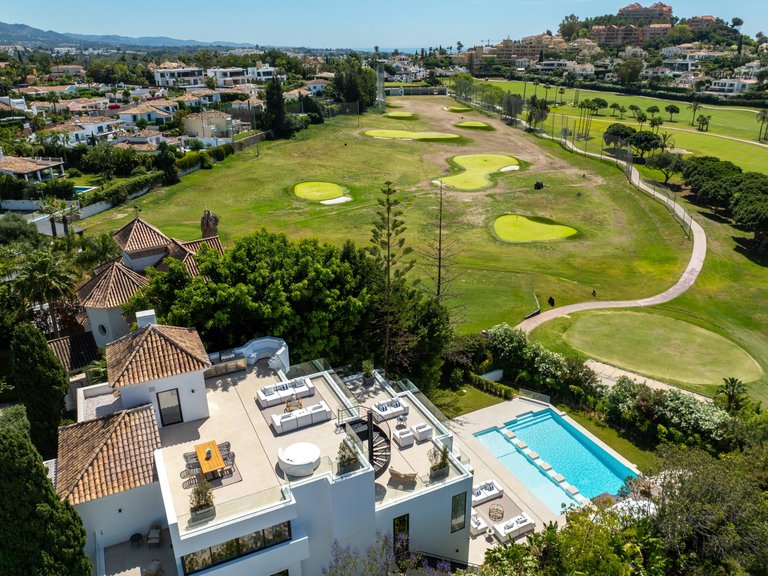 Apartment for Sale  in Marbella, Malaga 2