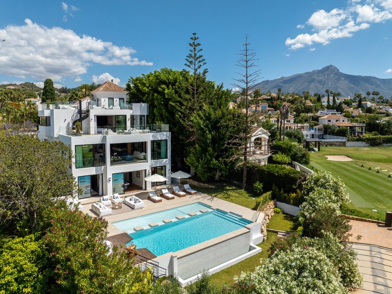Apartment for Sale  in Marbella, Malaga 1