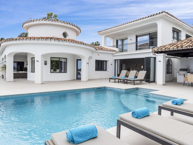 Apartment for Sale  in Benahavis, Malaga 1