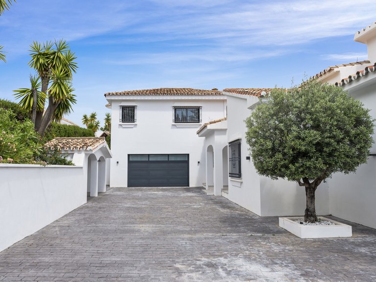 Apartment for Sale  in Benahavis, Malaga 42