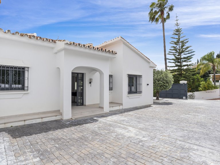 Apartment for Sale  in Benahavis, Malaga 40