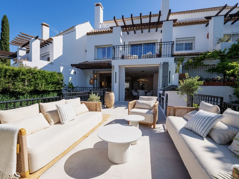 Town House for Sale in Marbella Golden Mile, Marbella, Malaga 20