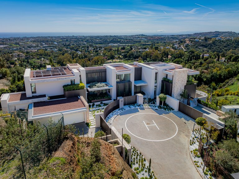 Villa for Sale in The Hills, Benahavis, Malaga 1