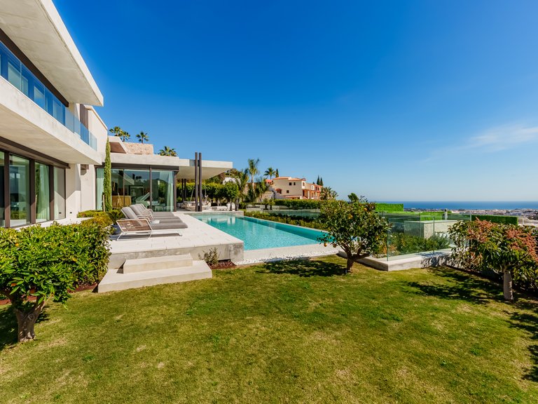 Villa for Sale in The Hills, Benahavis, Malaga 32