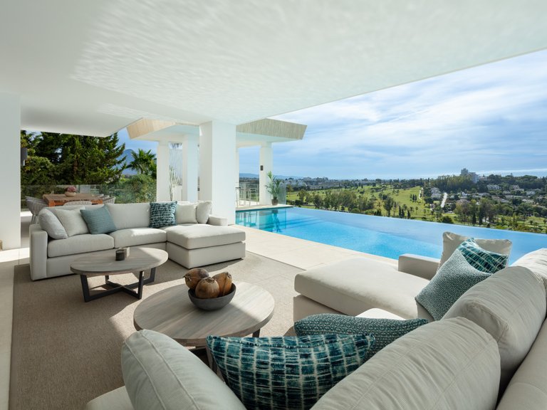 Villa for Sale in Estepona East, Estepona, Malaga 32