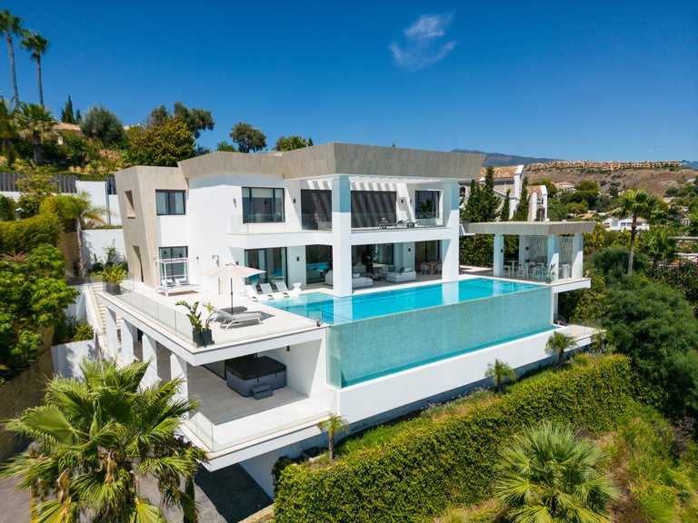 Villa for Sale in Estepona East, Estepona, Malaga 3