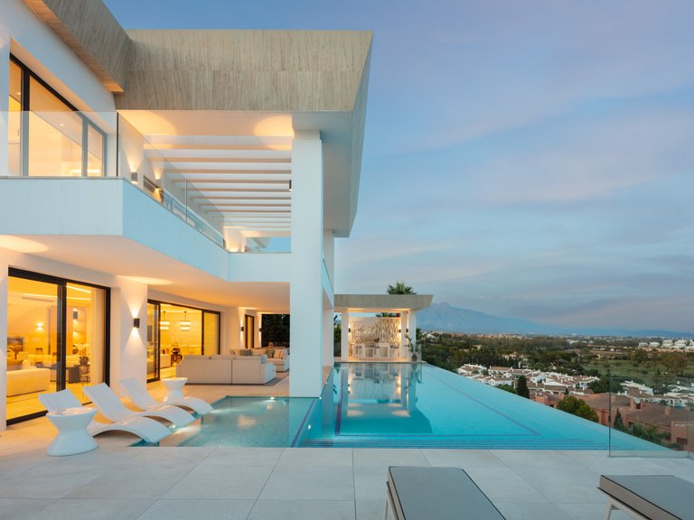 Villa for Sale in Estepona East, Estepona, Malaga 14