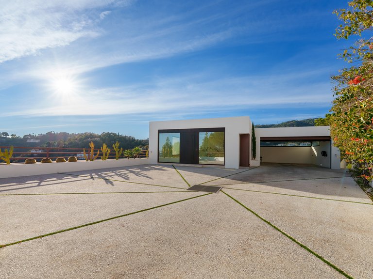 Villa for Sale in El Madroñal, Benahavis, Malaga 41