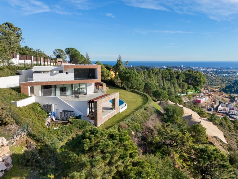 Villa for Sale in El Madroñal, Benahavis, Malaga 15