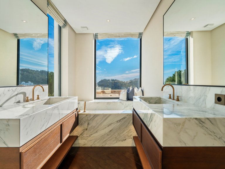 Villa for Sale in El Madroñal, Benahavis, Malaga 4