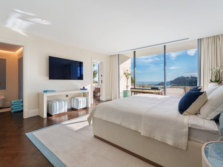 Villa for Sale in El Madroñal, Benahavis, Malaga 13