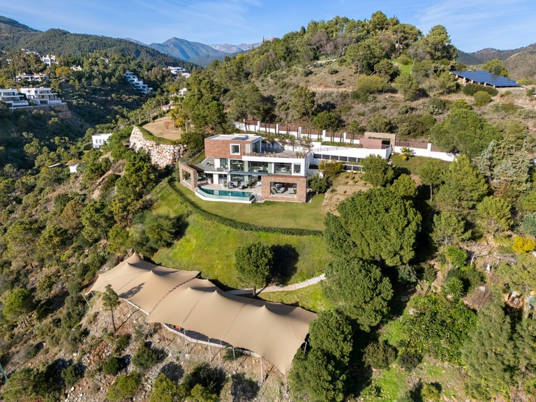 Villa for Sale in El Madroñal, Benahavis, Malaga 1