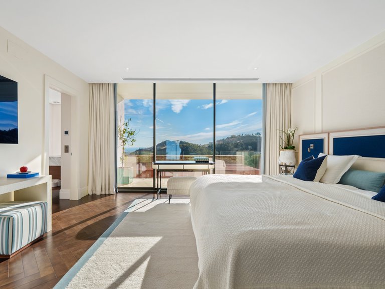 Villa for Sale in El Madroñal, Benahavis, Malaga 44