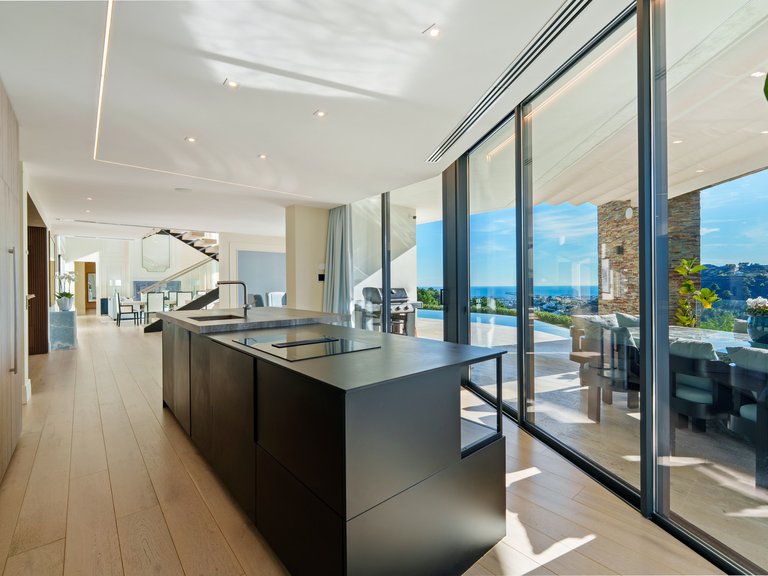 Villa for Sale in El Madroñal, Benahavis, Malaga 39