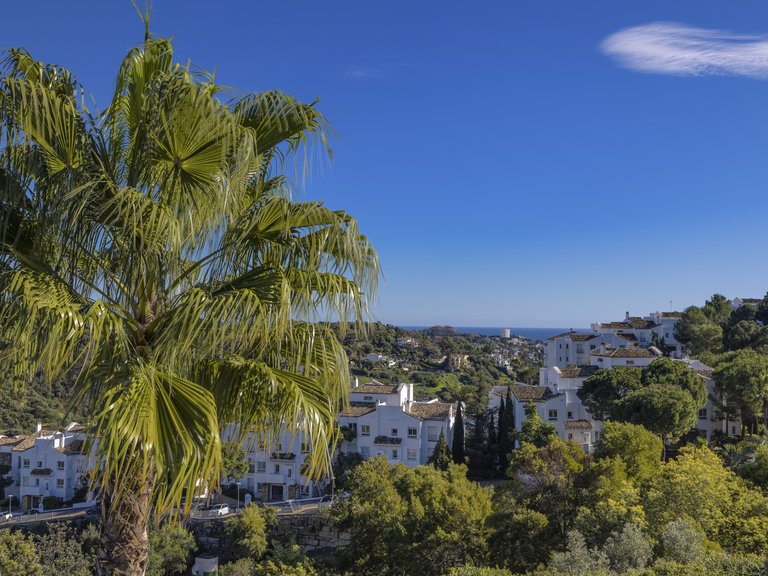Apartment for Sale in Altos de La Quinta, Benahavis, Malaga 2
