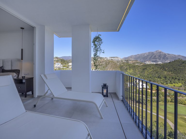 Apartment for Sale in Altos de La Quinta, Benahavis, Malaga 1