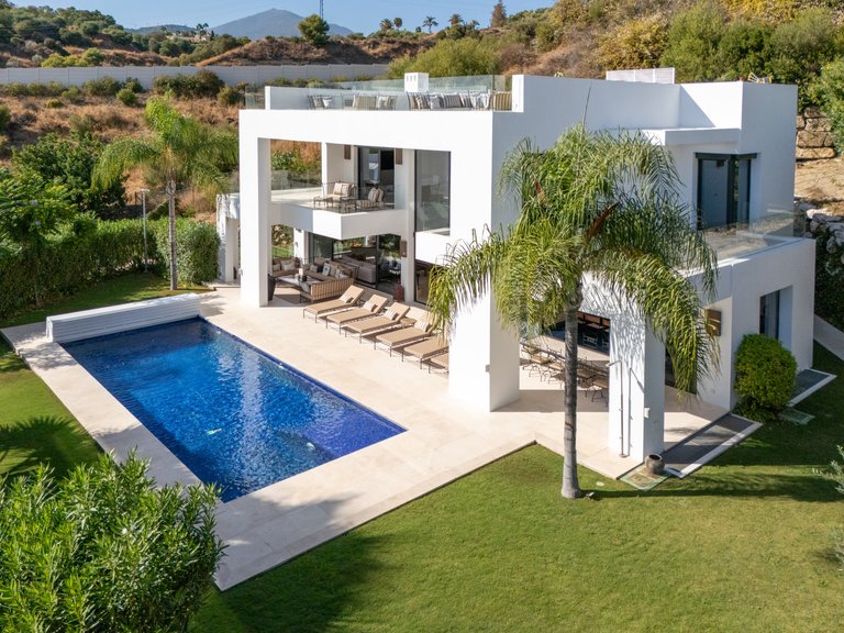 Villa for Sale in Nueva Andalucia, Marbella, Malaga 15
