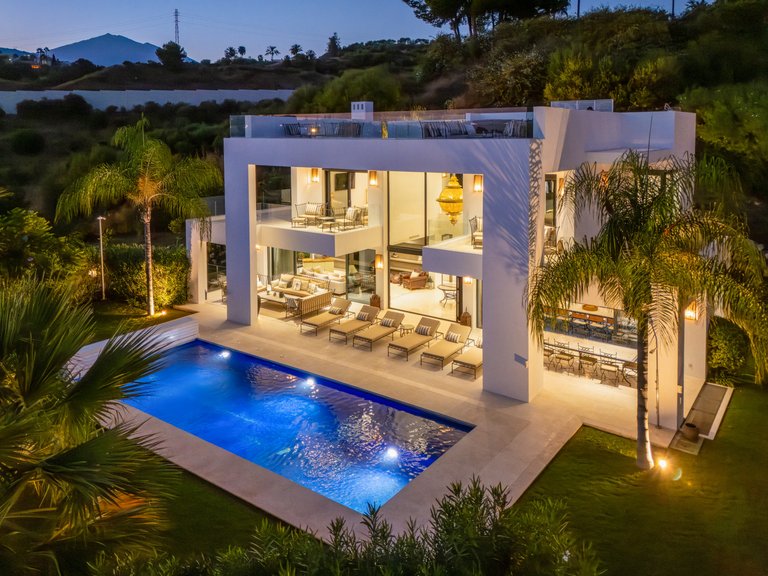 Villa for Sale in Nueva Andalucia, Marbella, Malaga 48