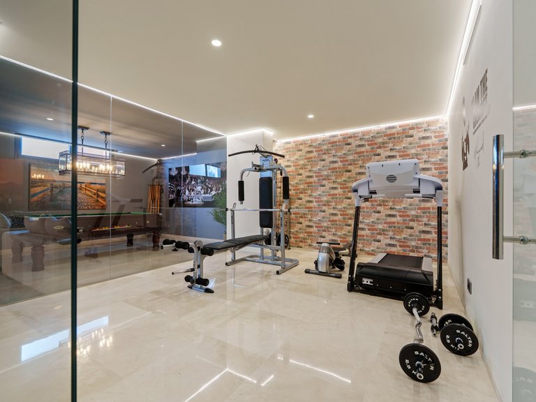 Villa for Sale in Nueva Andalucia, Marbella, Malaga 38
