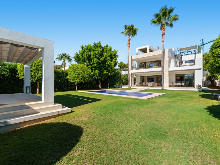 Villa for Sale in Nueva Andalucia, Marbella, Malaga 12